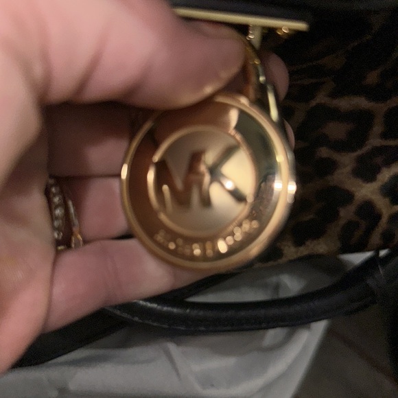Micheal kors black leopard Hamilton bag with lock and key hood accents nice - Picture 8 of 11